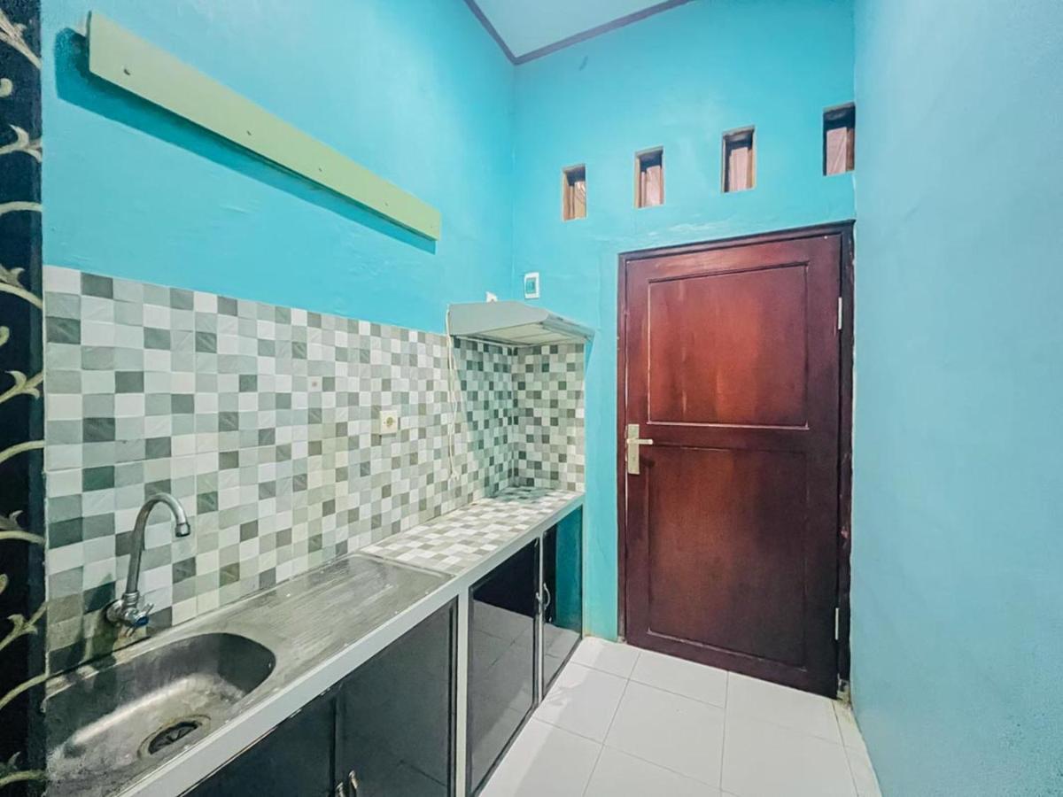 Reddoorz Near Sunrise Mall Mojokerto Exterior foto