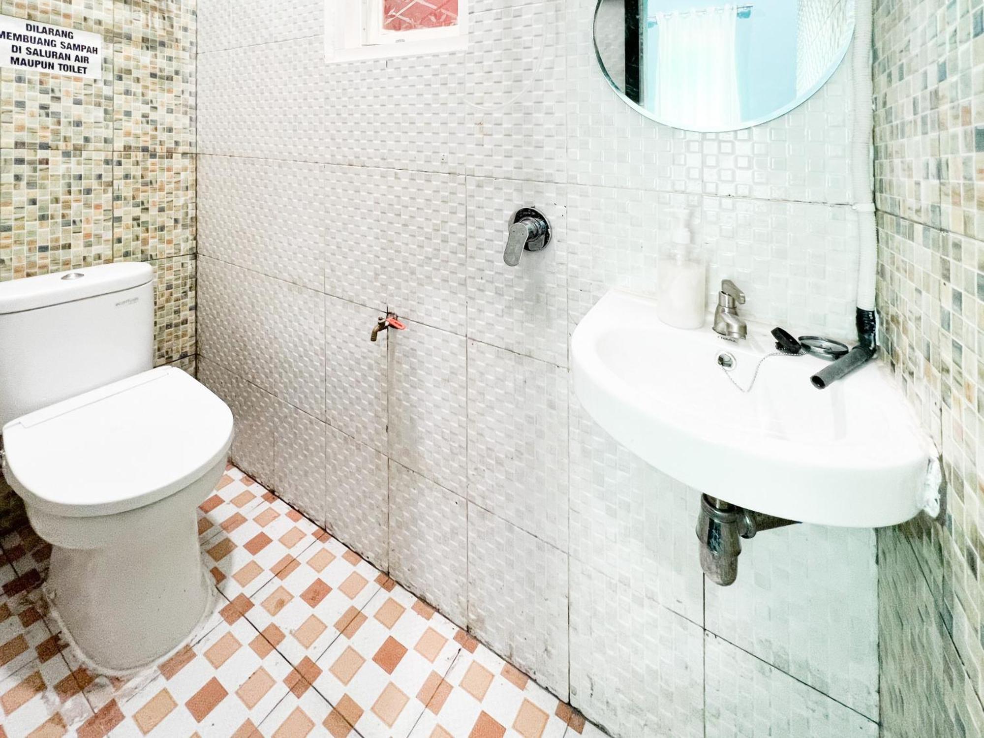 Reddoorz Near Sunrise Mall Mojokerto Exterior foto
