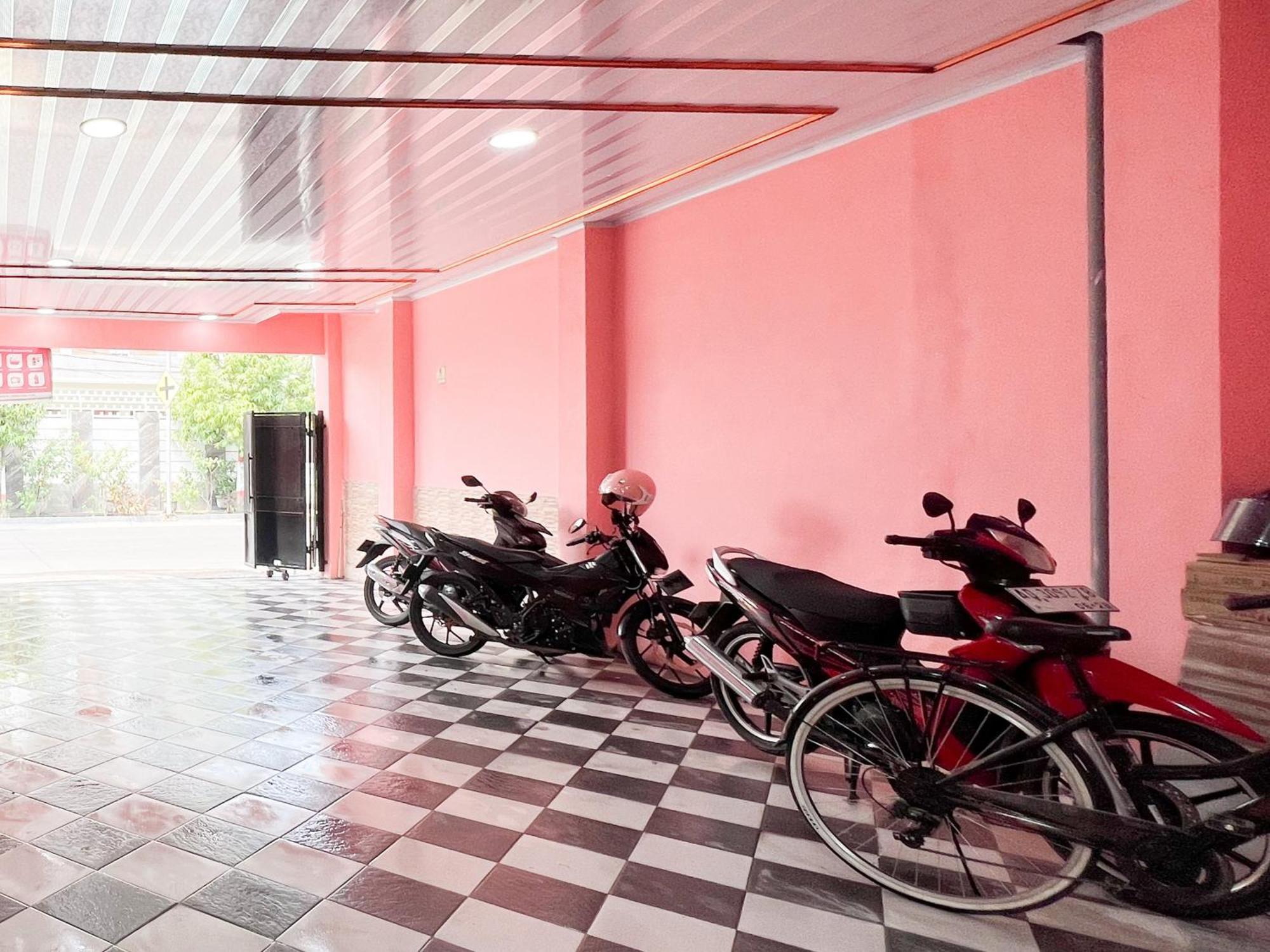 Reddoorz Near Sunrise Mall Mojokerto Exterior foto